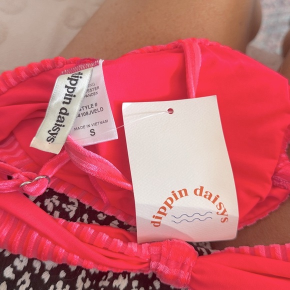 NWT Dippin Daisy's Velvet Ribbed Bandeau Bikini Top in Hot Pink Size Small - Picture 7 of 7